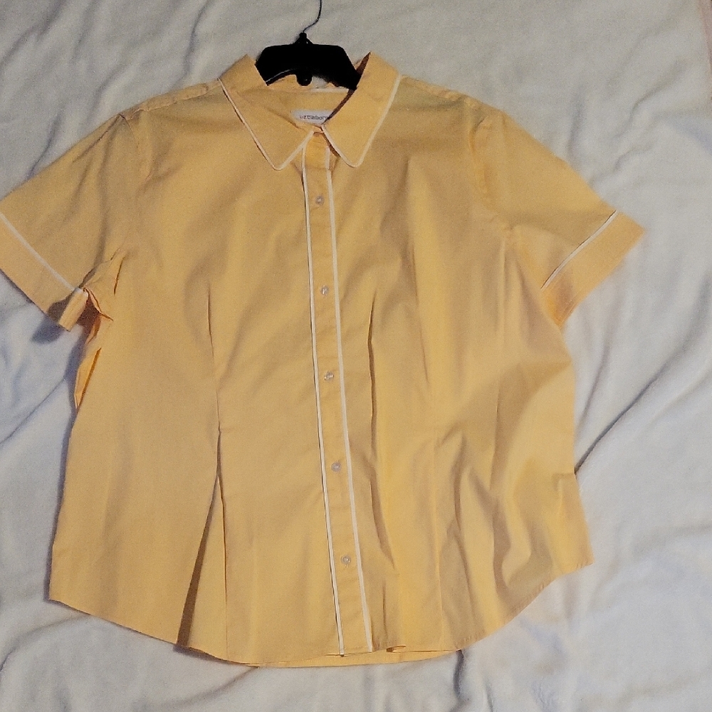 Liz Claiborne Yellow Short-Sleeve Button Front Blouse with White Piping